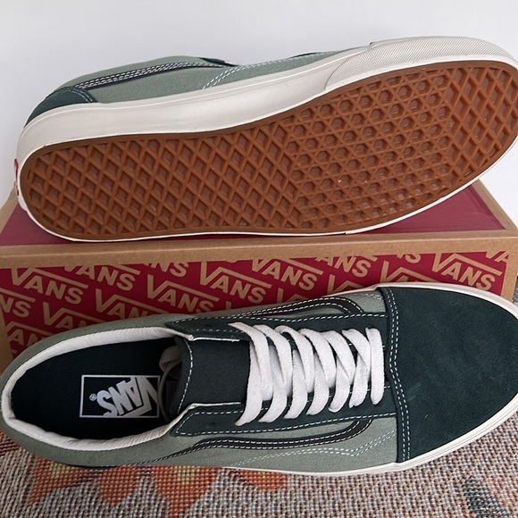 Vans Men’s Old Skool
Earth Tones Green Gables
VN0007NT2LN
Sneakers - Picture 3 of 16